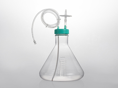 瓶蓋采用注塑一體式連接，降低泄露、殘留的風(fēng)險(xiǎn)