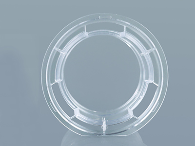 聚對苯二甲酸乙二醇酯（PET）透光性良好，使用顯微鏡易觀察