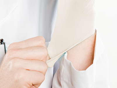 拉伸強(qiáng)度高，不易破，降低手套損耗